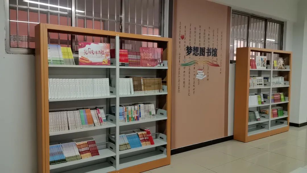 “梦想图书馆”公益项目走进山东菏泽六合苑社区小学，爱心图书温暖童心