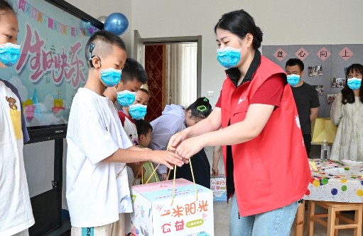 温暖守护&middot;用爱点亮童年